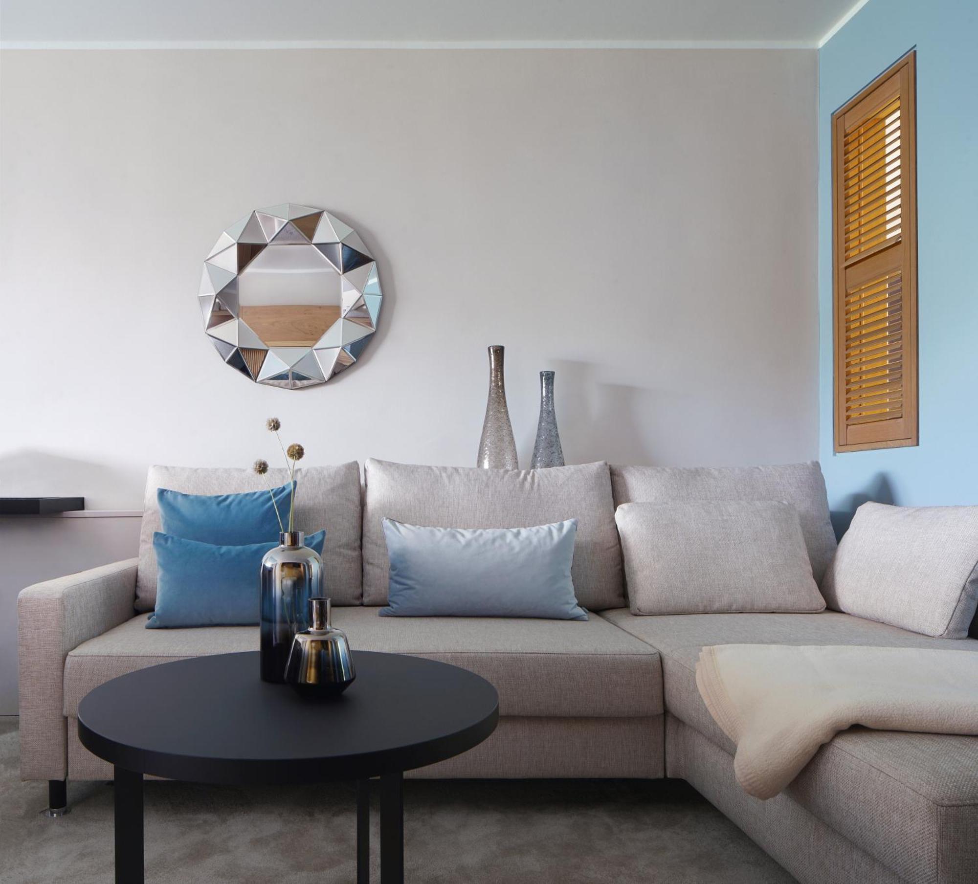 Das Тегернзе Екстер'єр фото A modern sectional sofa
