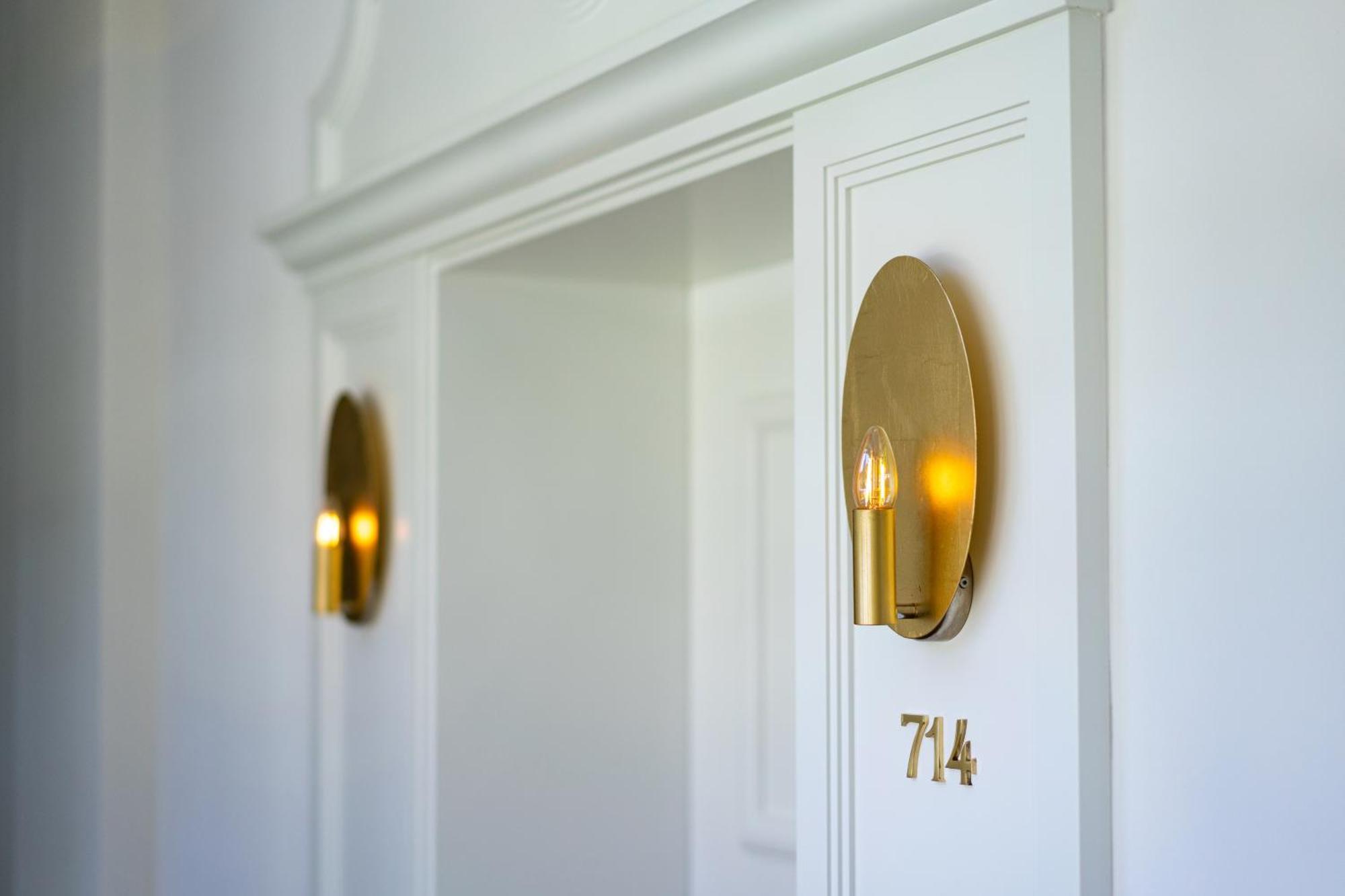 Das Тегернзе Екстер'єр фото A pair of wall lights
